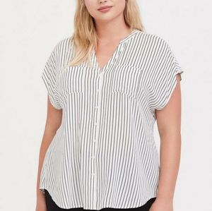 Torrid. Challis Button-Front Dolman Sleeve Top. Color: Pinstripe. 3X